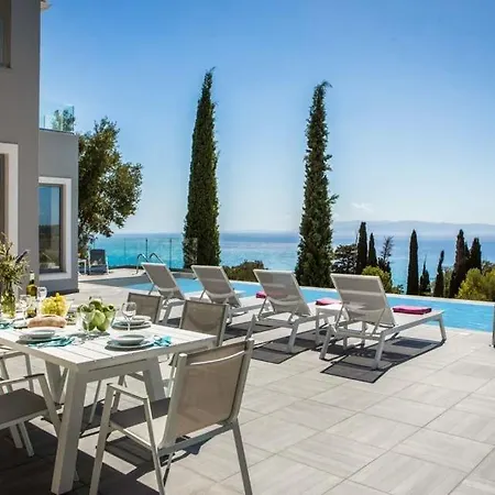 فيلة Trapezaki Sleeps 6 Pool Air Con Wifi *