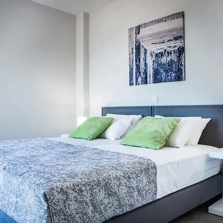 Trapezaki Sleeps 6 Pool Air Con Wifi فيلة